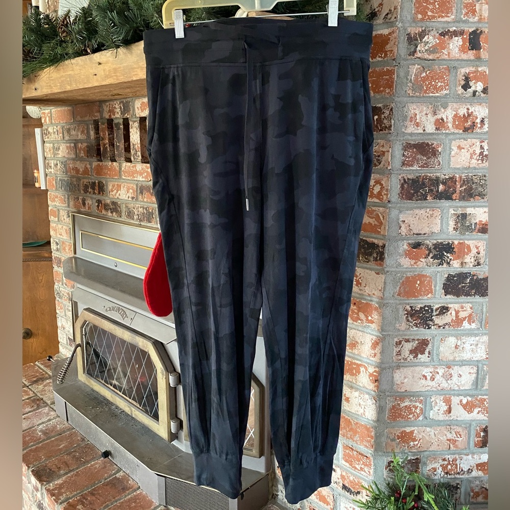 LuLuLemon - Ready to Rulu Classic Fit - High Rise Jogger - 7/8 Length